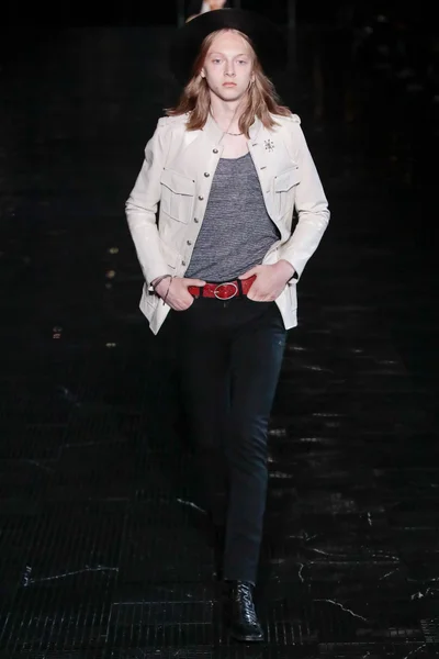 Look 28
